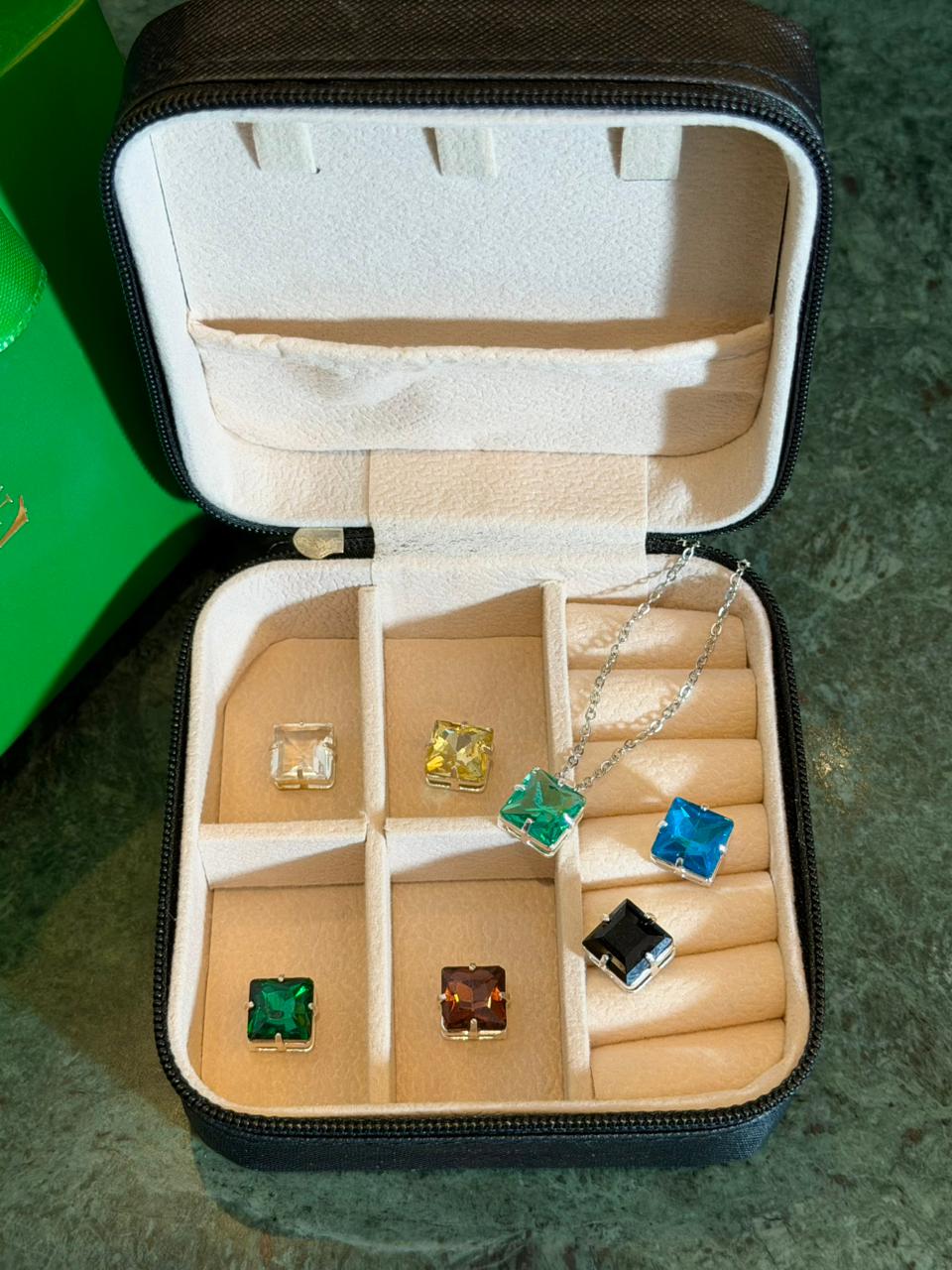 Kit Quadradinhos Clássicos + Porta Joias de Presente